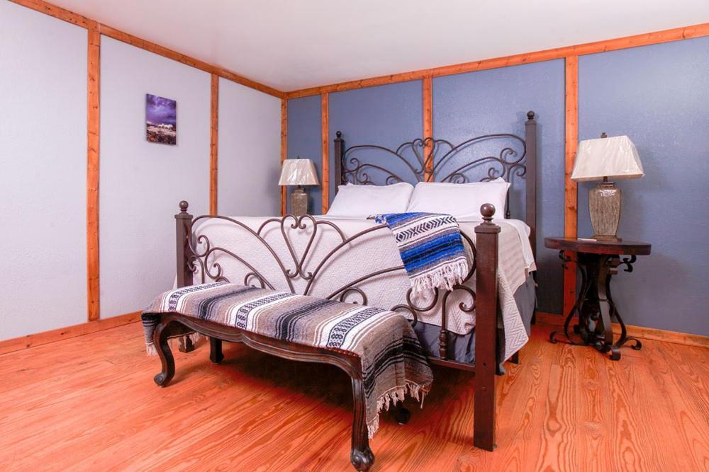 Round Top Hotel Extérieur photo